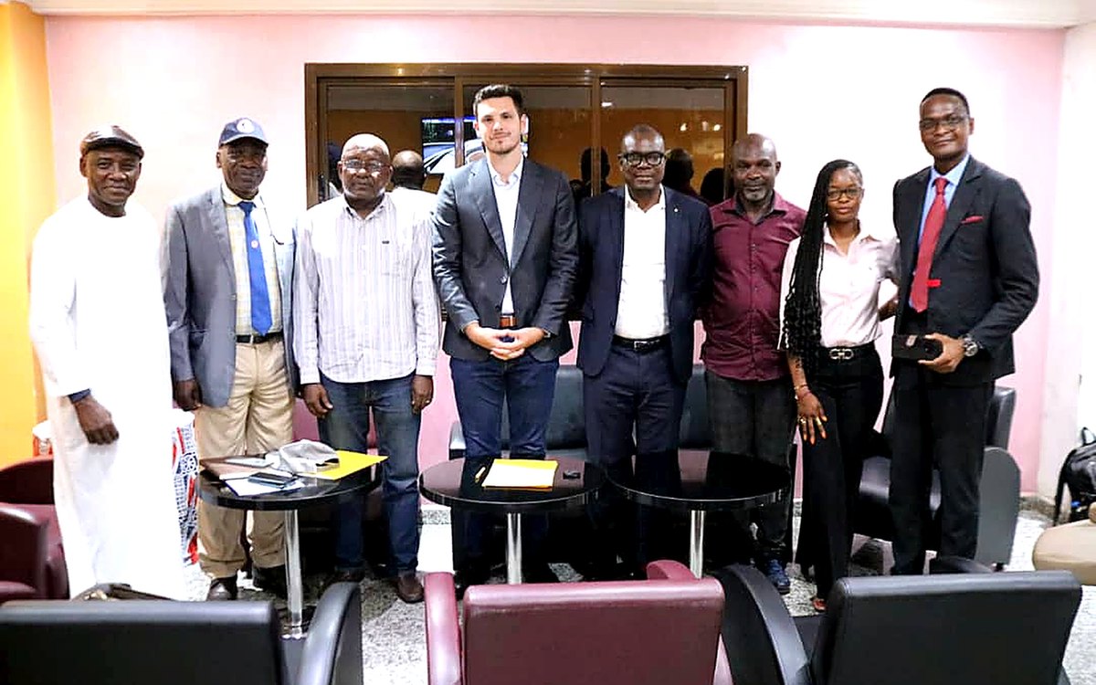 Rencontre entre représentants de HoPE et partenaires locaux au Cameroun